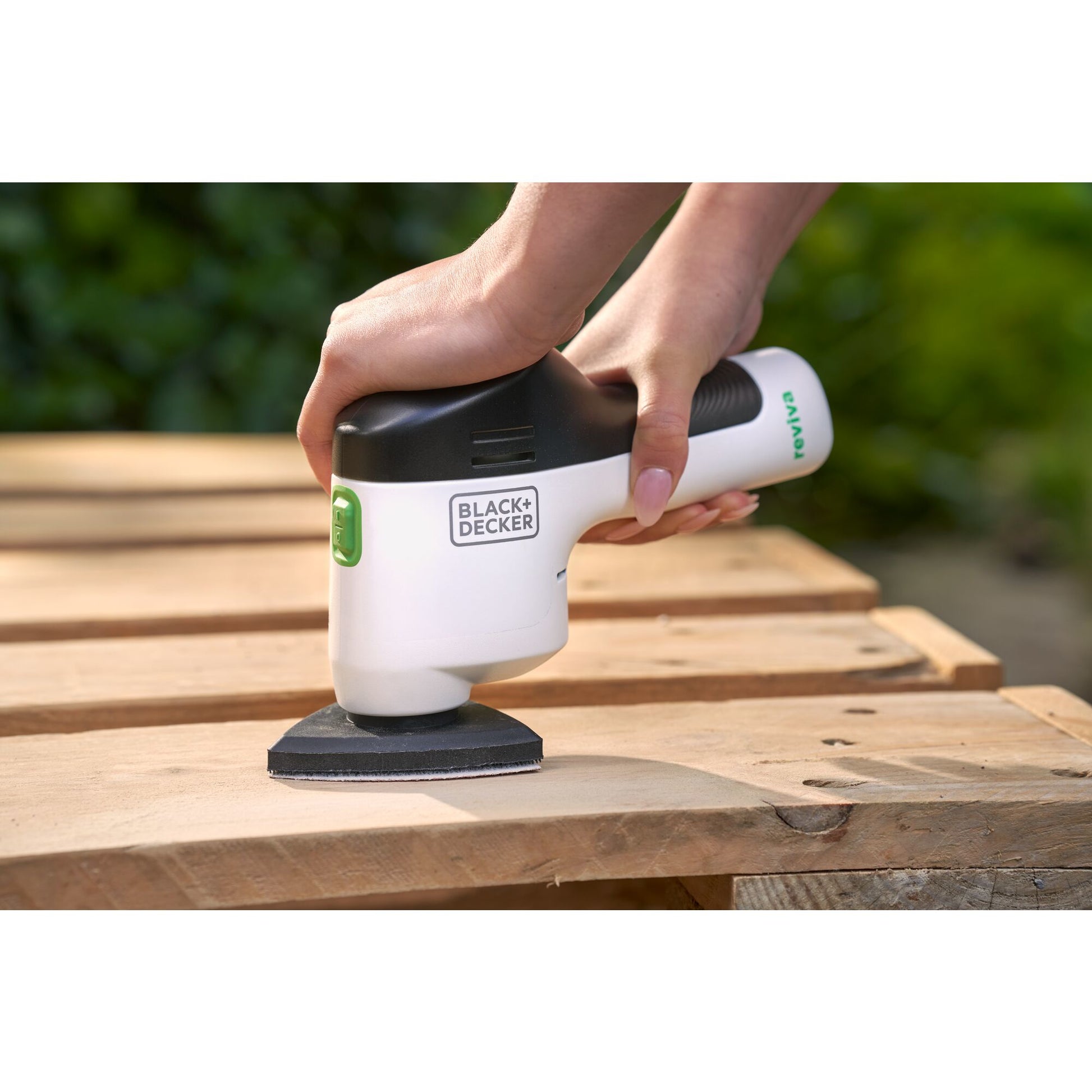 Black & Decker reviva – reviva Akku-Deltaschleifer, Gehäuse aus 50% recycelten PET-Flaschen, REVDS12C