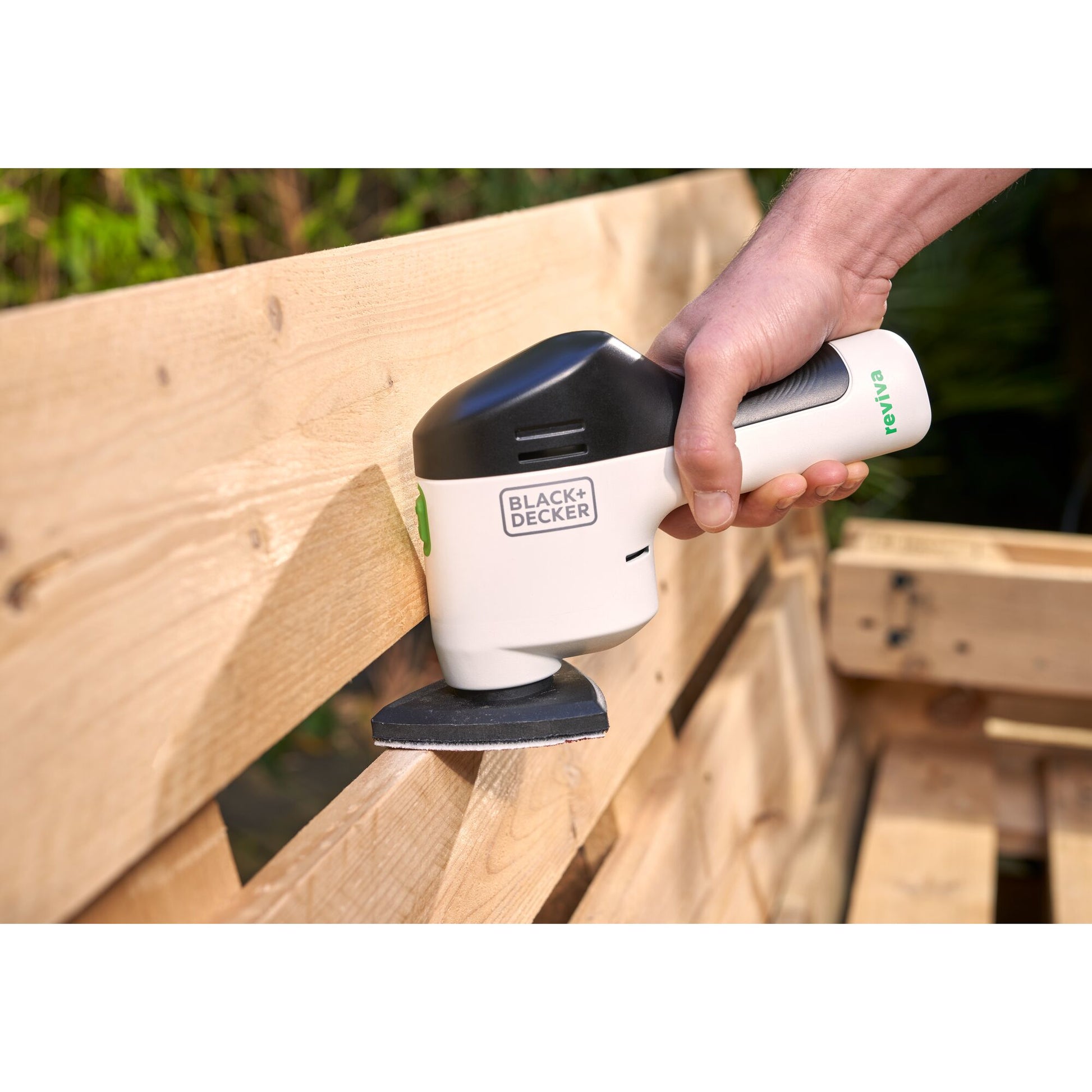 Black & Decker reviva – reviva Akku-Deltaschleifer, Gehäuse aus 50% recycelten PET-Flaschen, REVDS12C