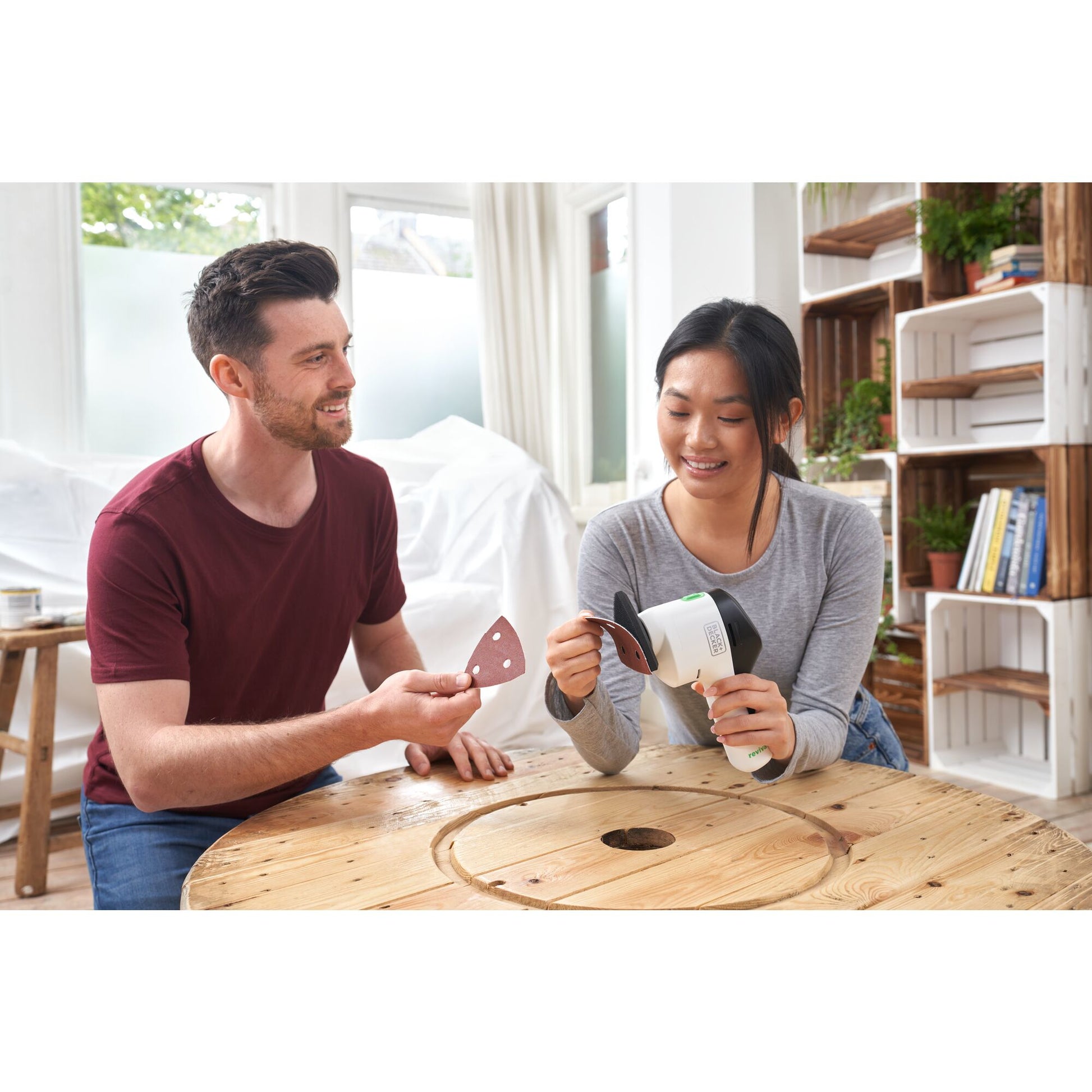 Black & Decker reviva – reviva Akku-Deltaschleifer, Gehäuse aus 50% recycelten PET-Flaschen, REVDS12C
