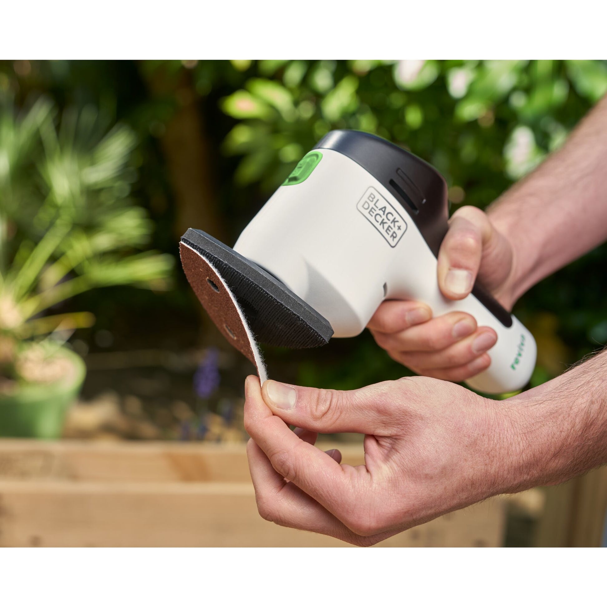 Black & Decker reviva – reviva Akku-Deltaschleifer, Gehäuse aus 50% recycelten PET-Flaschen, REVDS12C