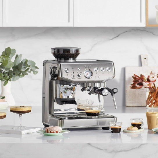 Sage Barista Impress Espressomaschine (Siebträger) – 9 bar, 2 l, Milchaufschäumer, Schwarz
