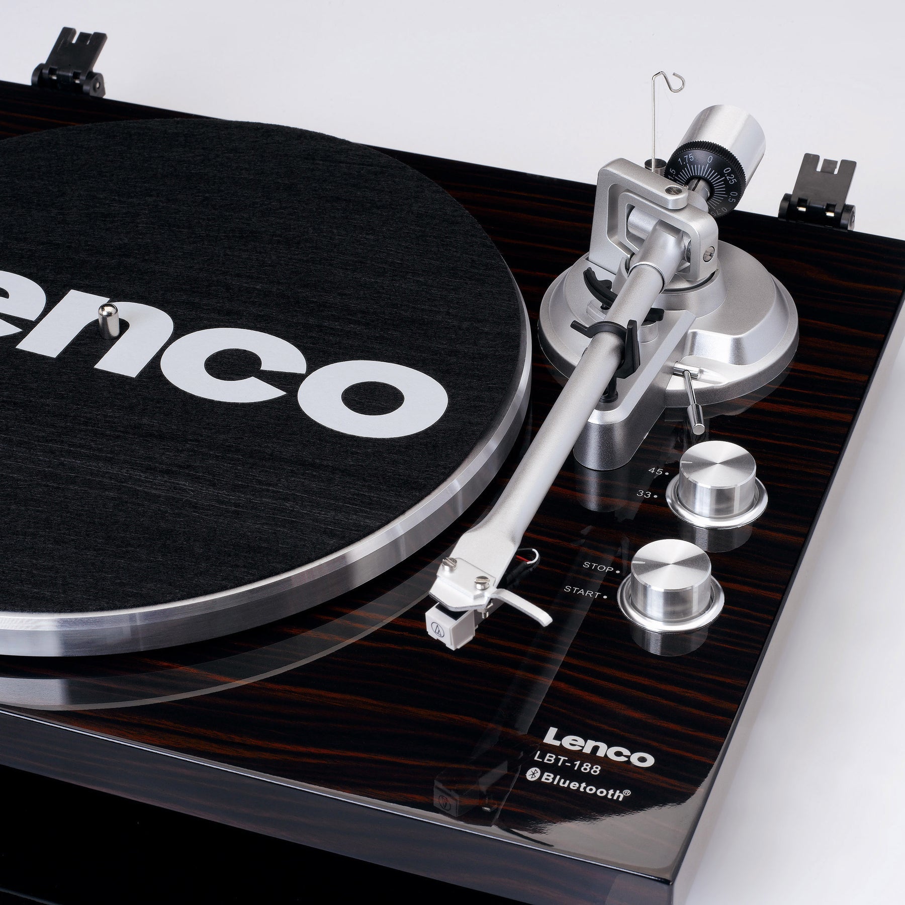 Lenco LBT-288WA – Plattenspieler (Riemenantrieb, manuell), Bluetooth, Phono-Vorverstärker, 33⅓/45 U/min – Schwarz/Braun