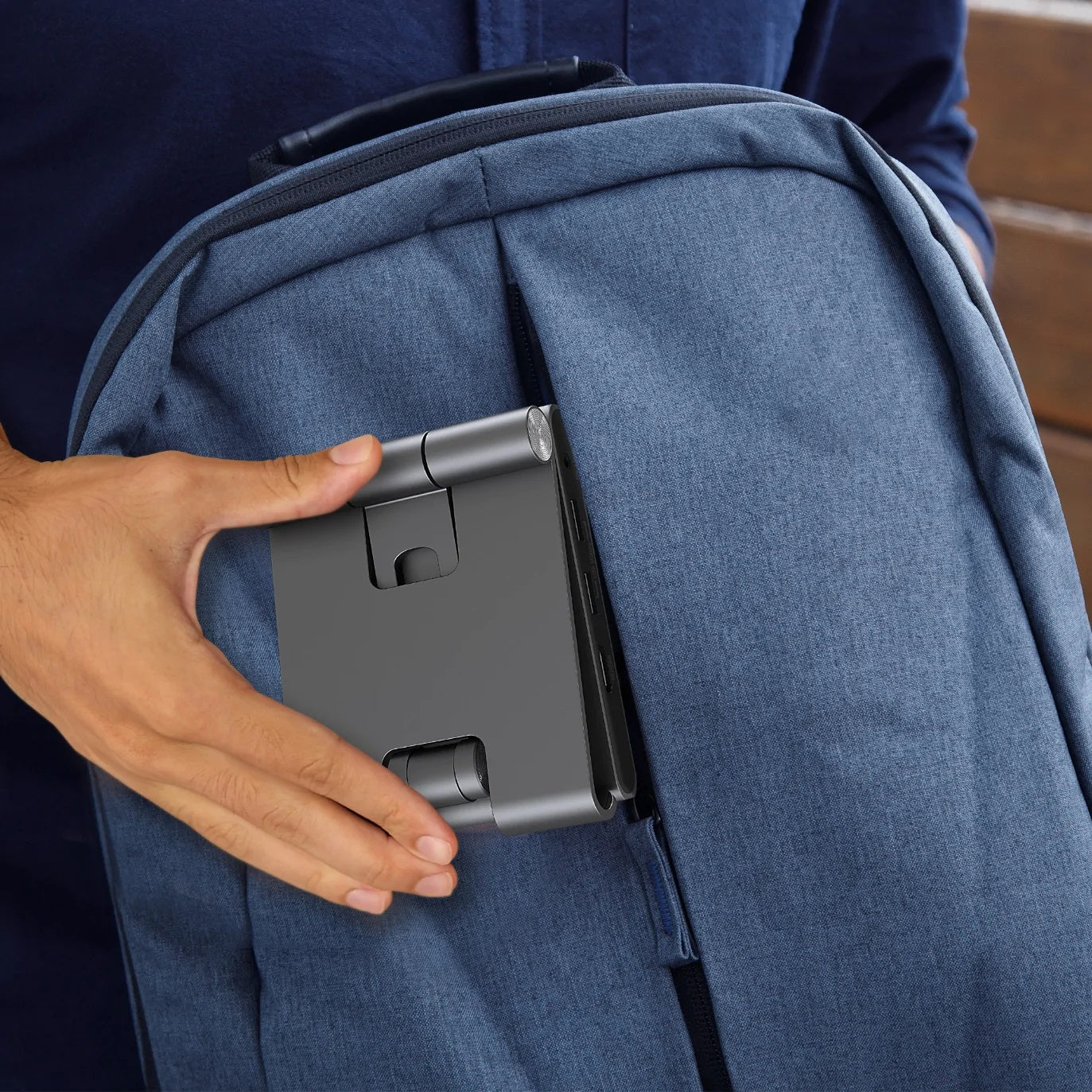 j5create Tablet-Ständer – für iPad Pro/Air/mini mit USB-C-Anschluss – bis 12,9" – USB-C PD 100W – Grau