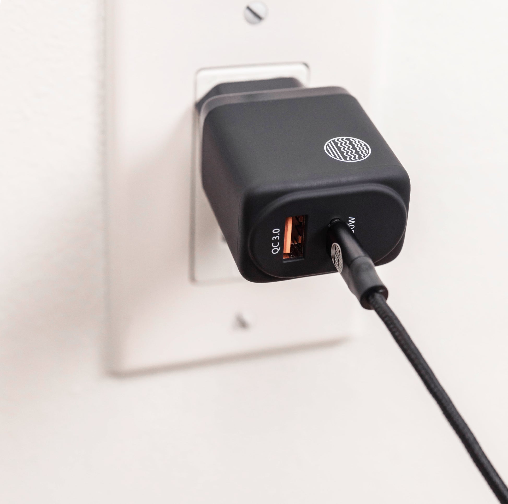 Our Pure Planet Netzteil (UK) – 30 W, 1× USB-C + 1× USB-A