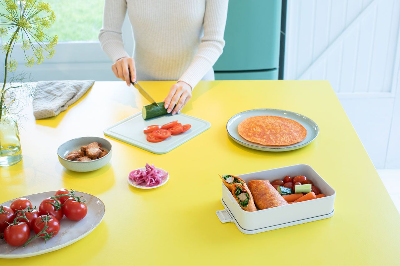 Brabantia Make & Take – Lunchbox 2 l, 25,5 × 16,7 × 6 cm, Kunststoff, Hellgrau