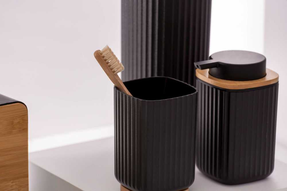 WENKO WC-Bürstenset – Kunststoff, Bambus, schwarz, Kopf austauschbar, H 36 cm, Ø 10 cm