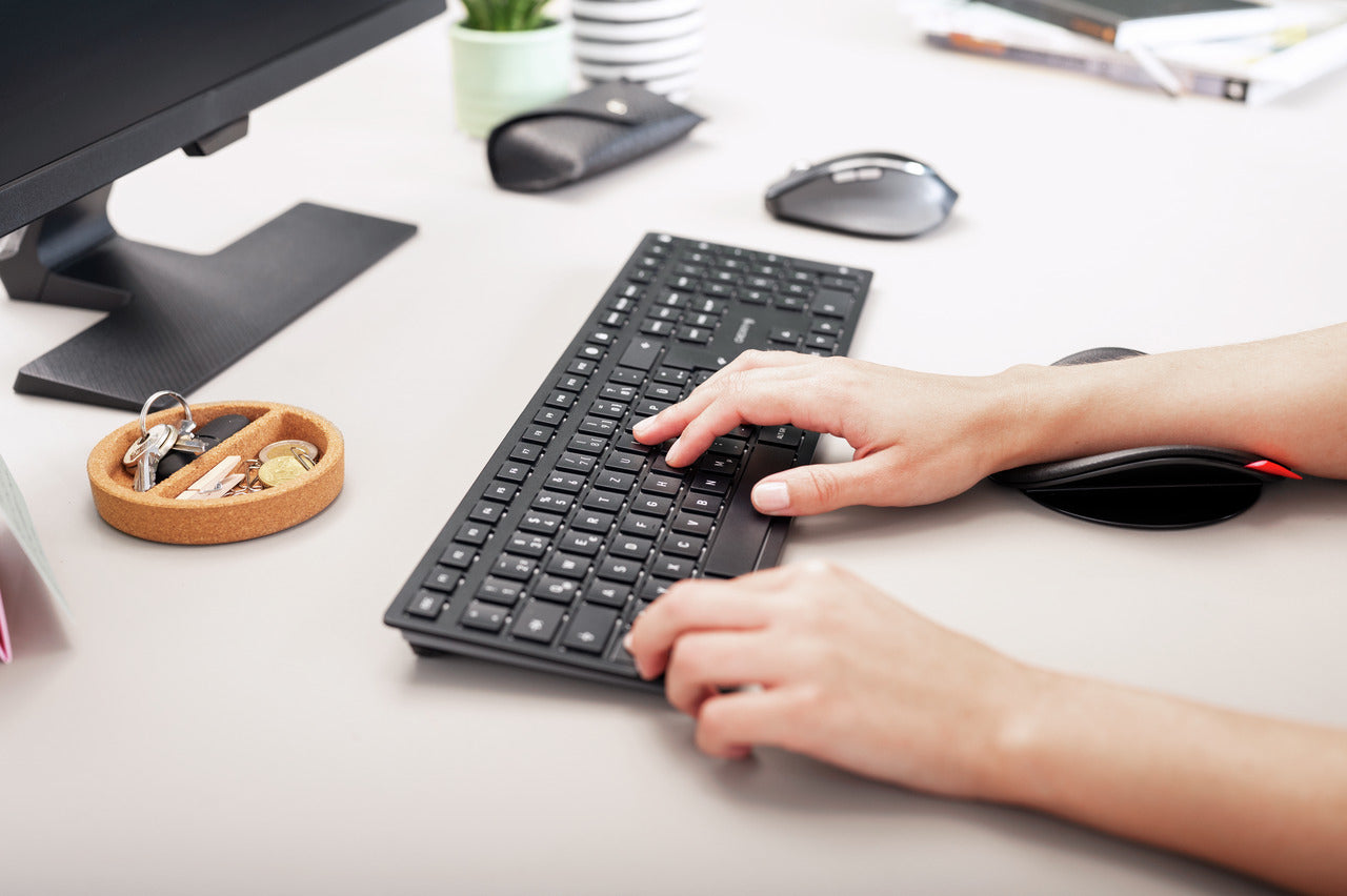 CHERRY KW 9100 SLIM – Tastatur, kabellos (Bluetooth/2,4 GHz), US-Layout (EN), Fullsize (mit Ziffernblock)