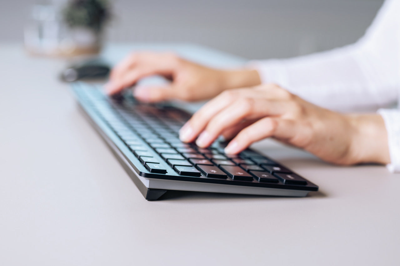 CHERRY KW 9100 SLIM – Tastatur, kabellos (Bluetooth/2,4 GHz), Fullsize (mit Ziffernblock)