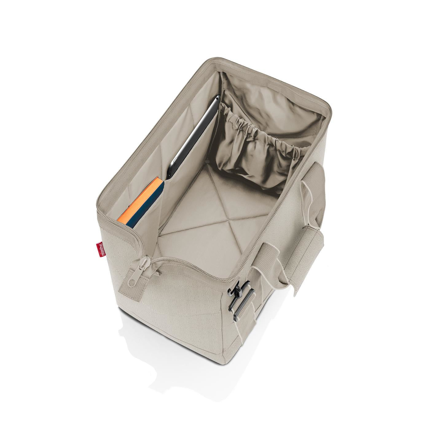 Reisenthel Umhängetasche Allrounder M – 18 l, Polyester, Herringbone Sand, 40 × 33,5 × 24 cm