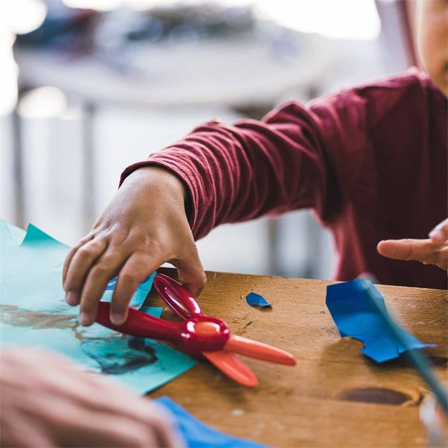 Fiskars Kinderschere 9,5 cm, für Rechts- und Linkshänder – Kunststoff, Rot
