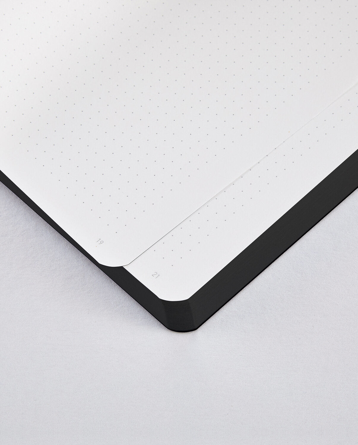 nuuna Notizbuch – A5 – 176 Seiten – 120 g/m² – Softcover, Fadenheftung, nummerierte Seiten, mehrfarbig