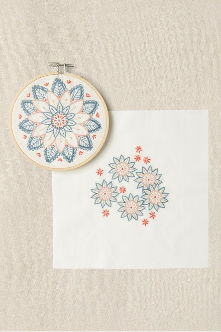 DMC Mindful Making – Nähset – Blumen-Mandala – 10-teilig – 8 m Baumwolle, Bambus