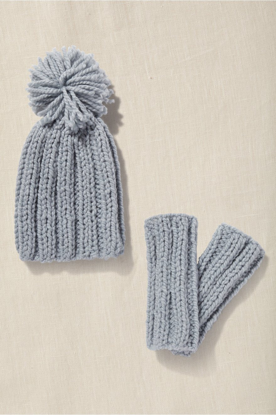 DMC Mindful Making Strickset Mütze und Pulswärmer – Hellblau, Ndl 10 mm, 6 Stk., Acryl