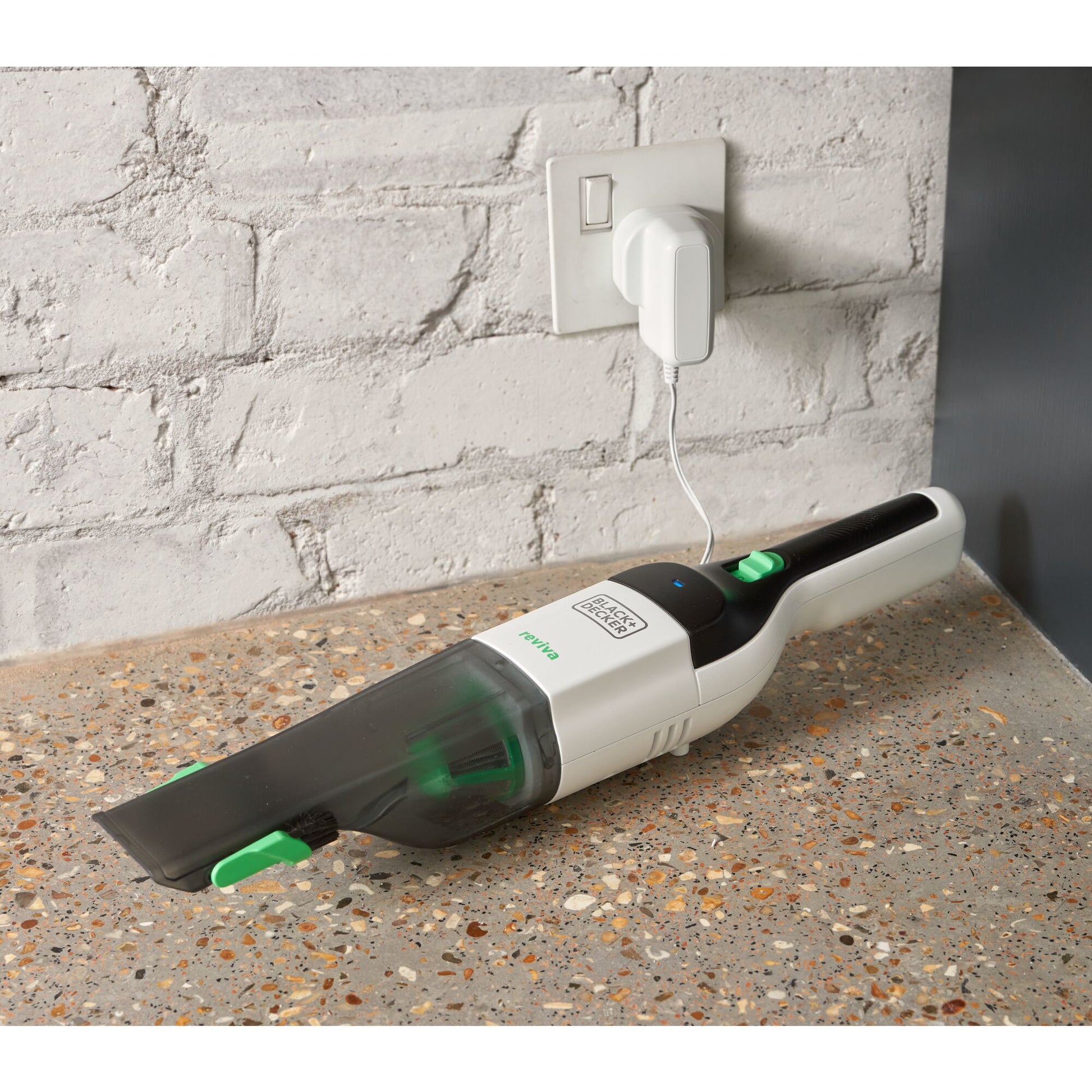 Black & Decker Akku-Handstaubsauger REVHV8C-QW – 0,13 l, 7,2 V, 10 min