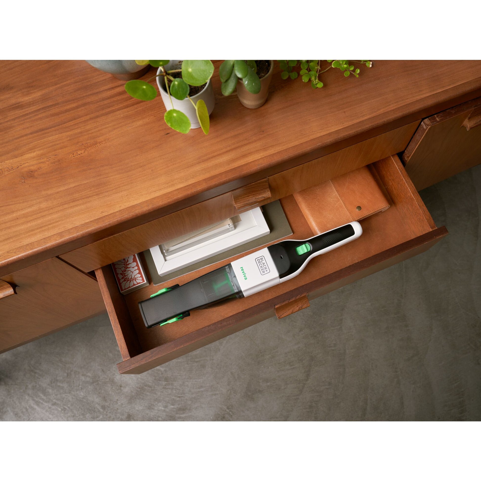 Black & Decker Akku-Handstaubsauger REVHV8C-QW – 0,13 l, 7,2 V, 10 min
