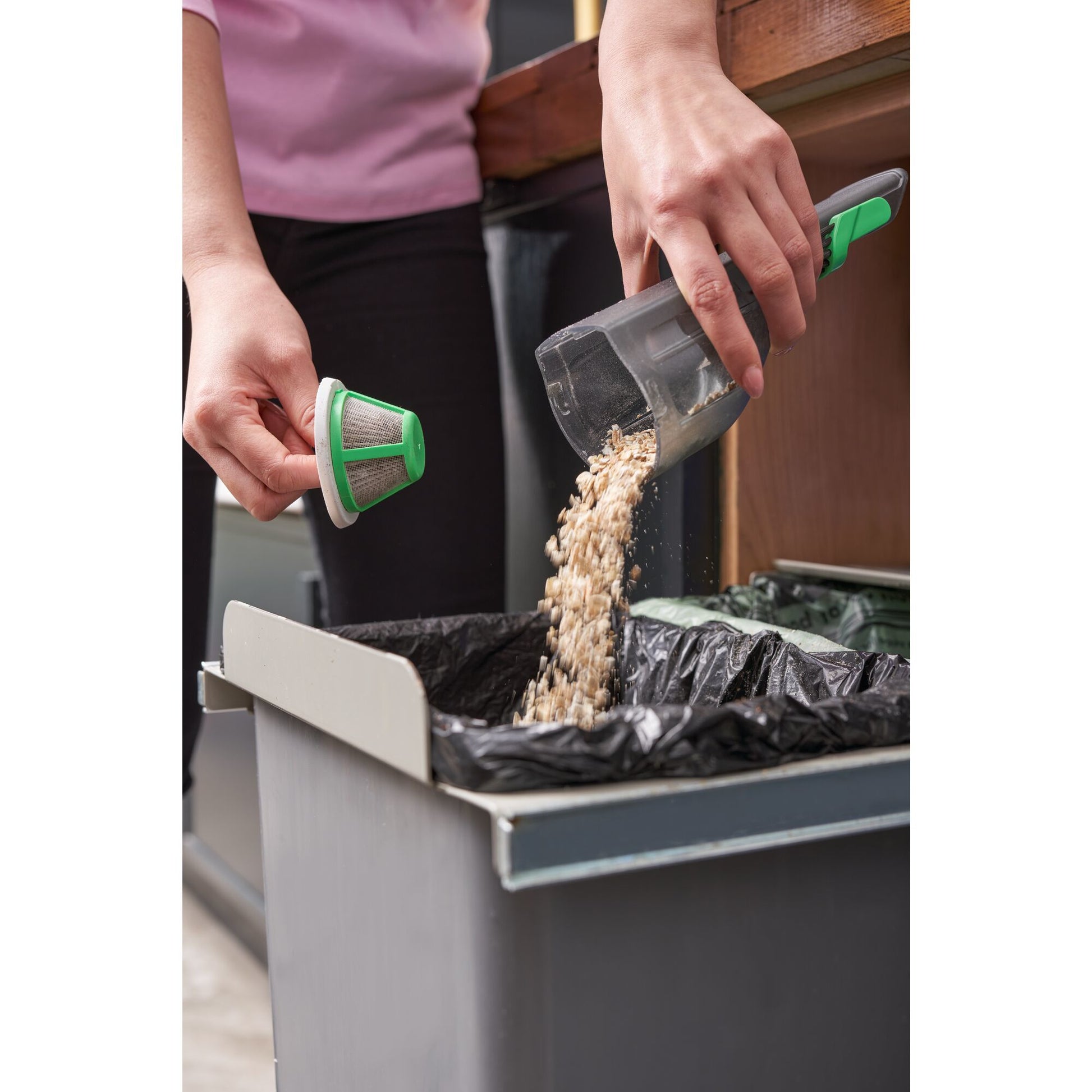 Black & Decker Akku-Handstaubsauger REVHV8C-QW – 0,13 l, 7,2 V, 10 min