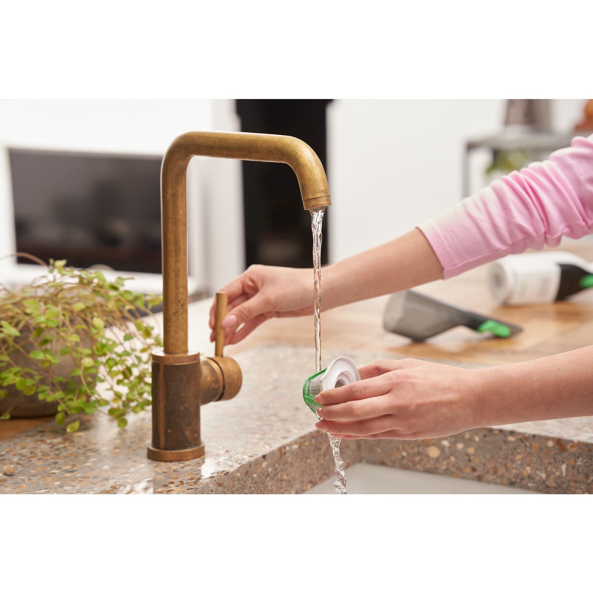 Black & Decker Akku-Handstaubsauger REVHV8C-QW – 0,13 l, 7,2 V, 10 min