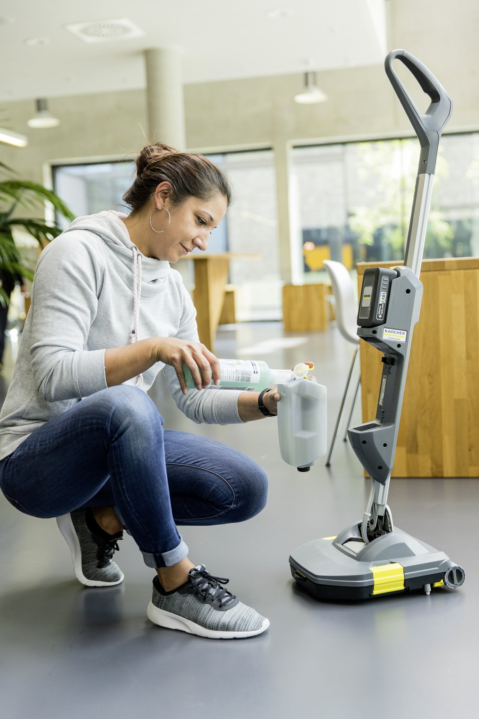 Karcher AG Scheuersaugmaschine BR 30/1 C Bp – 1 l – 30,5 × 34,0 × 120,0 cm – grau