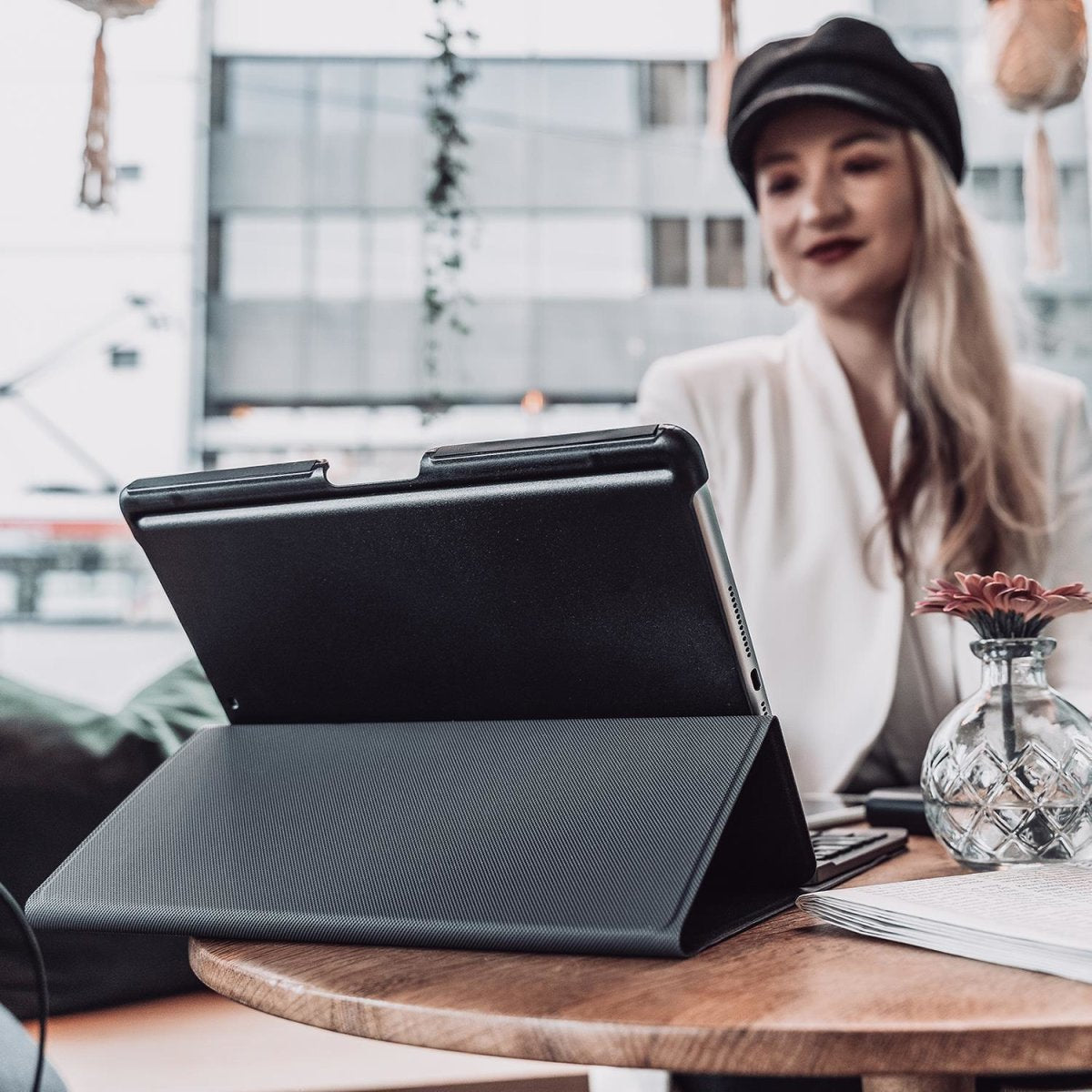 4smarts DailyBiz Tablet-Hülle für iPad 10,9" (10. Gen.) – Schwarz