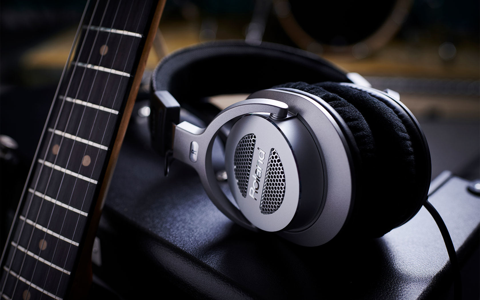 Roland RH-A30 – Over-Ear Studiokopfhörer – offen, 3,4 m, 10 – 25’000 Hz, hochohmig – Silber