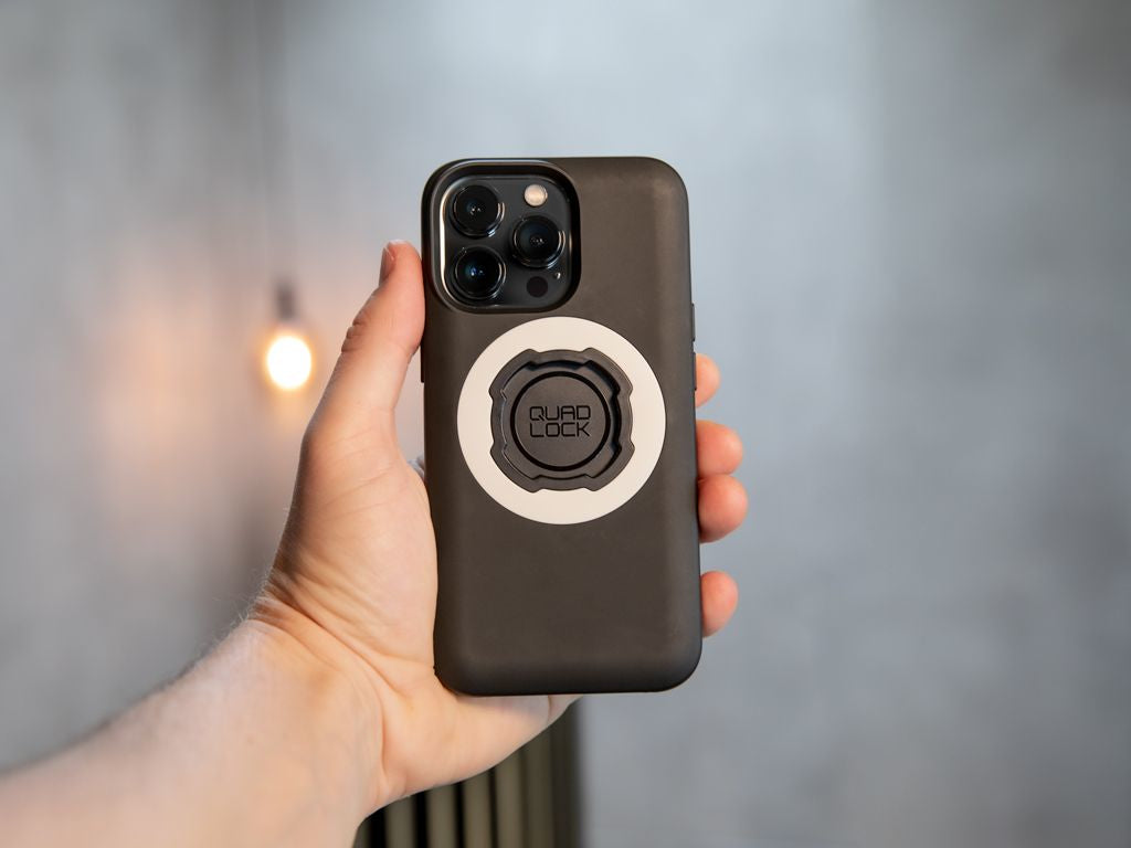 Quad Lock MAG Case – Backcover – für Apple iPhone SE (3. Gen./2. Gen.), PC+TPU+Mikrofaser, Schwarz
