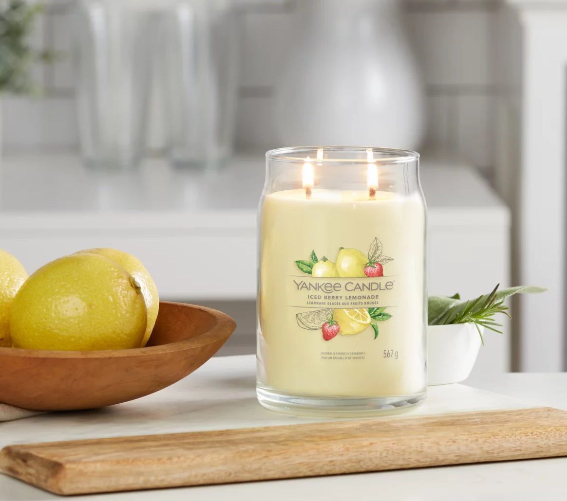 Yankee Candle Duftkerze Iced Berry Lemonade, gelb, Glas, Ø 9,4 cm, 15,7 cm, parfümiert, 1 Stück