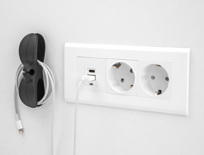 DeLOCK Kabelhalter, 3 Durchführungen, selbstklebend, für Kabel bis Ø 15 mm, 3er-Set – schwarz/grau/weiss