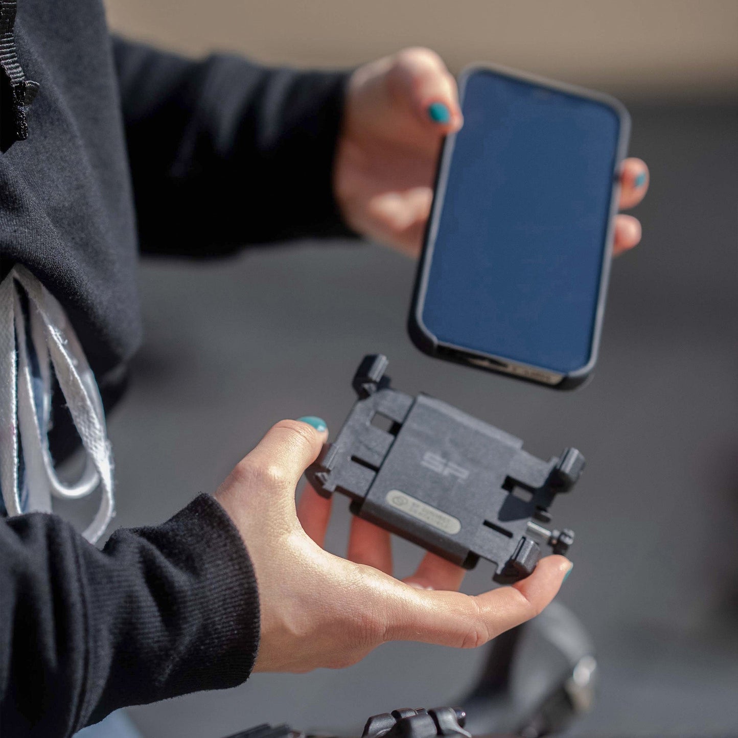 SP Connect SPC+ – Fahrrad-/Motorrad-Halterung – Klemmhalterung, Lenker, drehbar – Schwarz