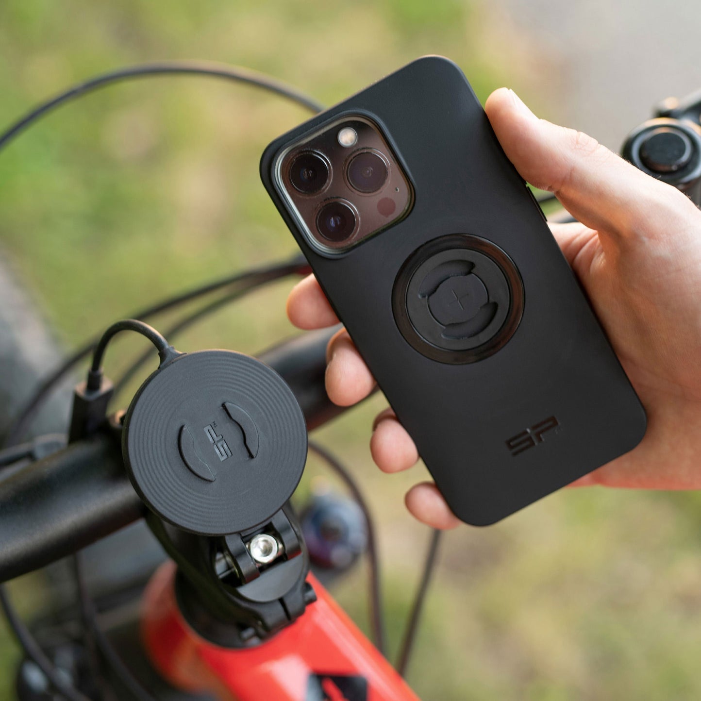 SP Connect Lademodul SPC+ – Fahrrad-/Motorradhalterung – magnetische Montage – MagSafe 3, 15 W – Schwarz
