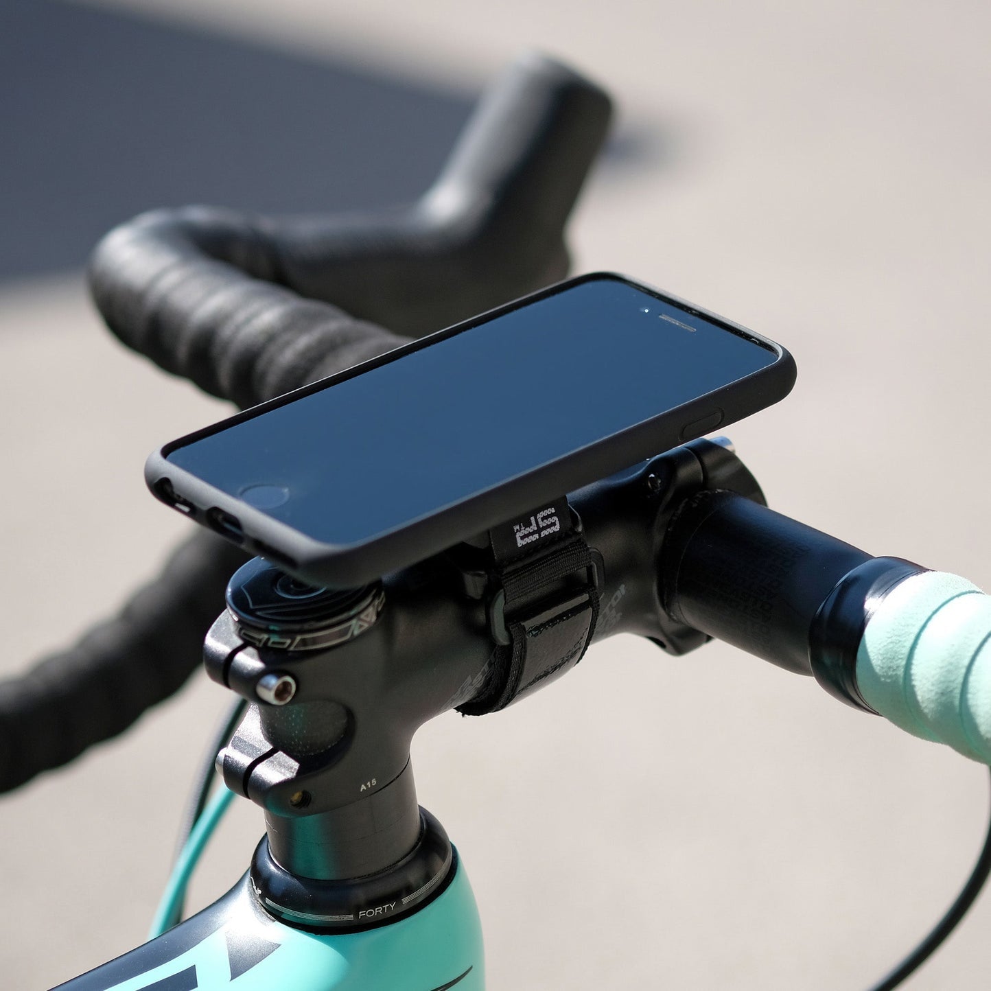 SP Connect Universalhalterung SPC+ – Fahrrad-/Motorradhalterung – Klettbefestigung, für Handyhülle – Schwarz