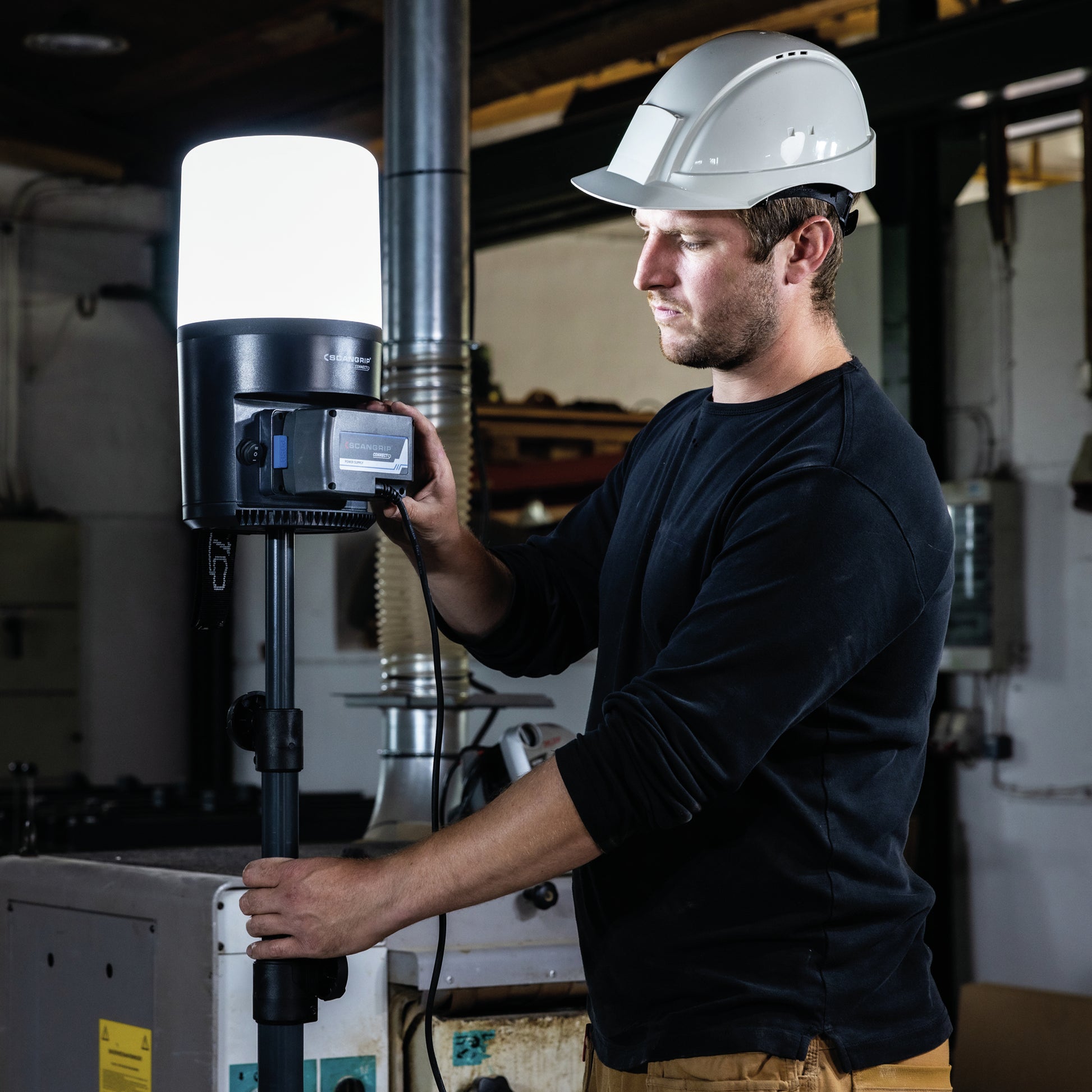 SCANGRIP Arbeitsstrahler – 6'000 lm, 54 W – 6000 K – IP54 – Akkubetrieb, für CAS – Haken – Schwarz