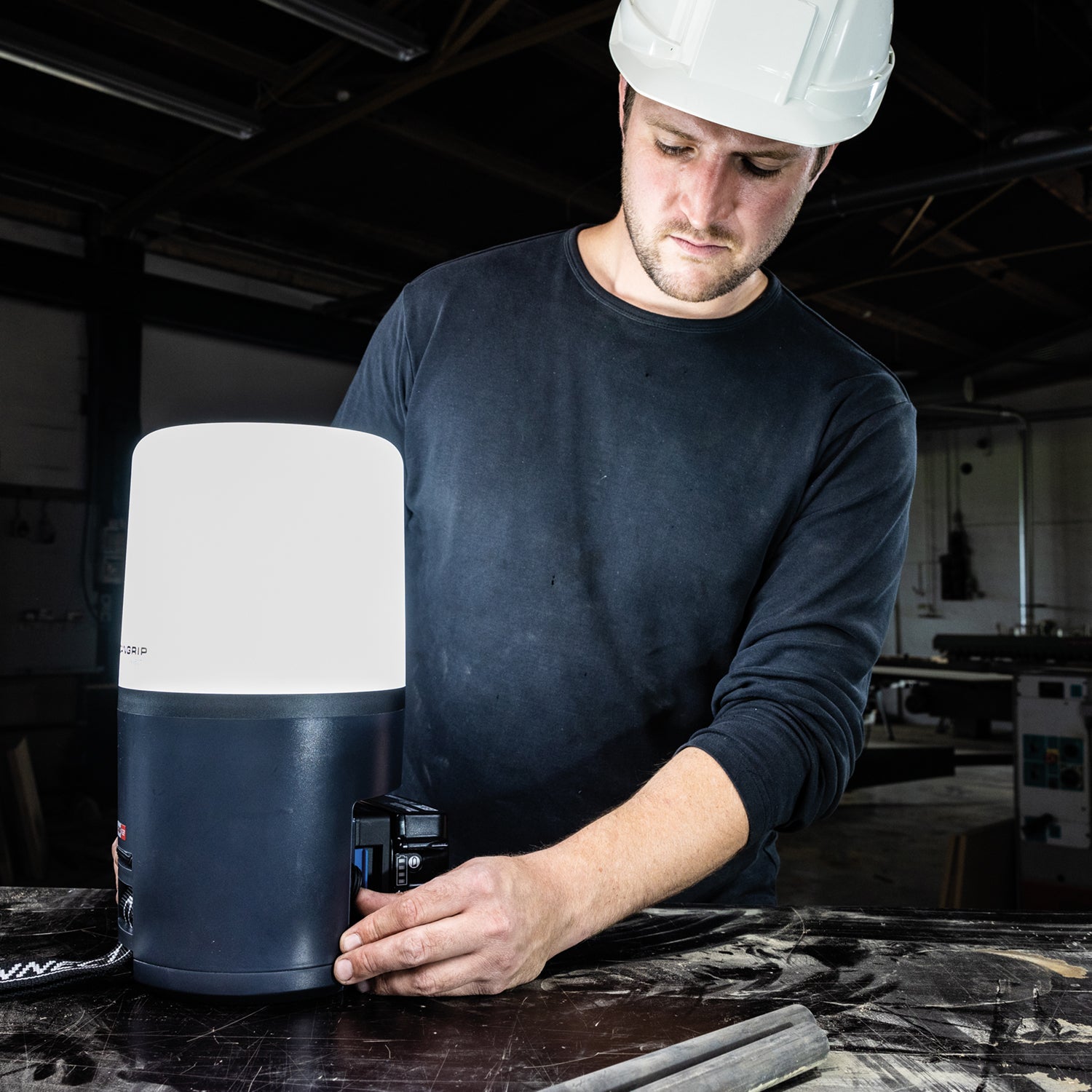 SCANGRIP Arbeitsstrahler – 6'000 lm, 54 W – 6000 K – IP54 – Akkubetrieb, für CAS – Haken – Schwarz