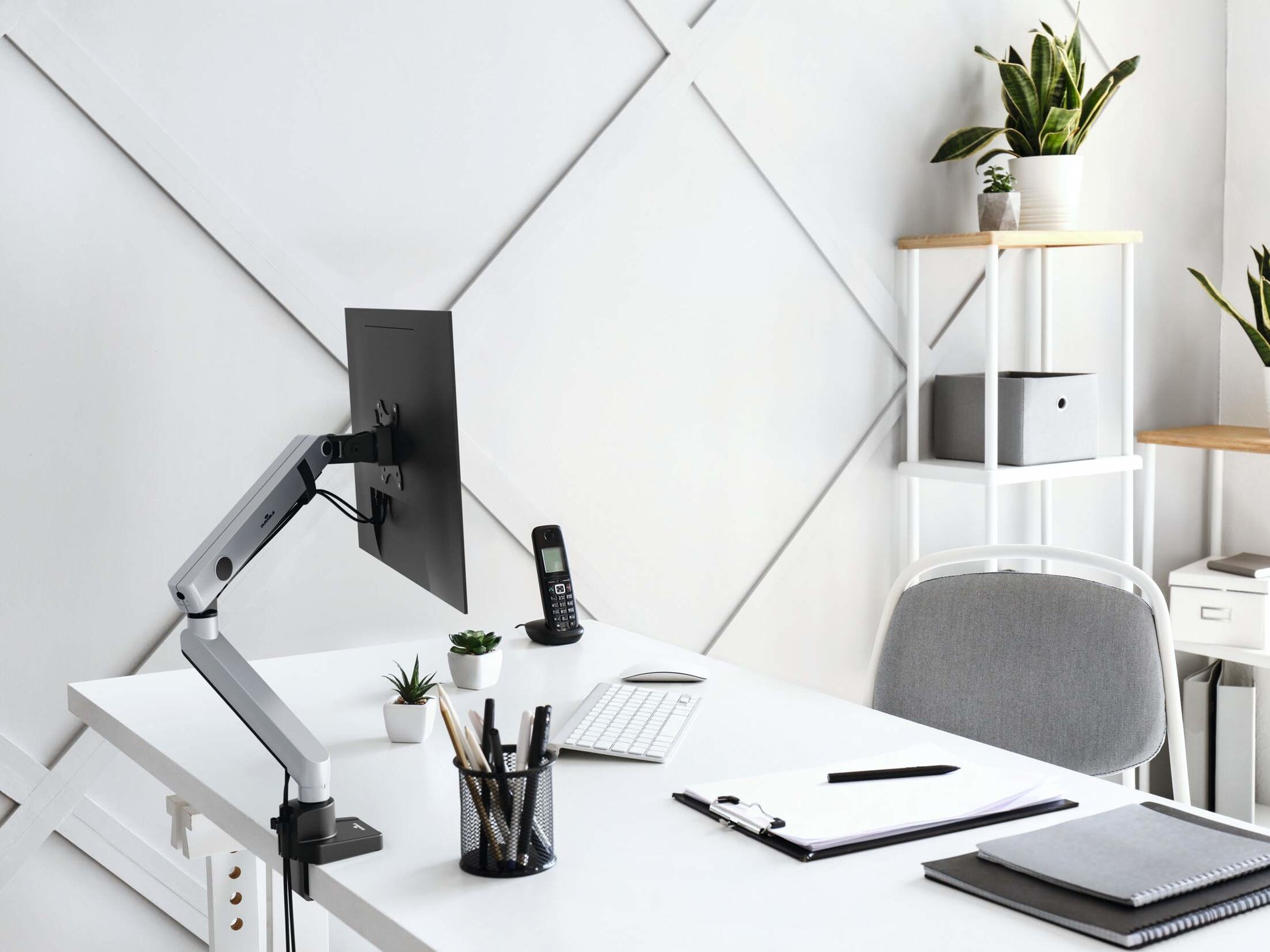 Durable Select Plus – Monitorarm, bis 32", VESA 75 × 75/100 × 100 mm, höhenverstellbar 20–130 mm, silber