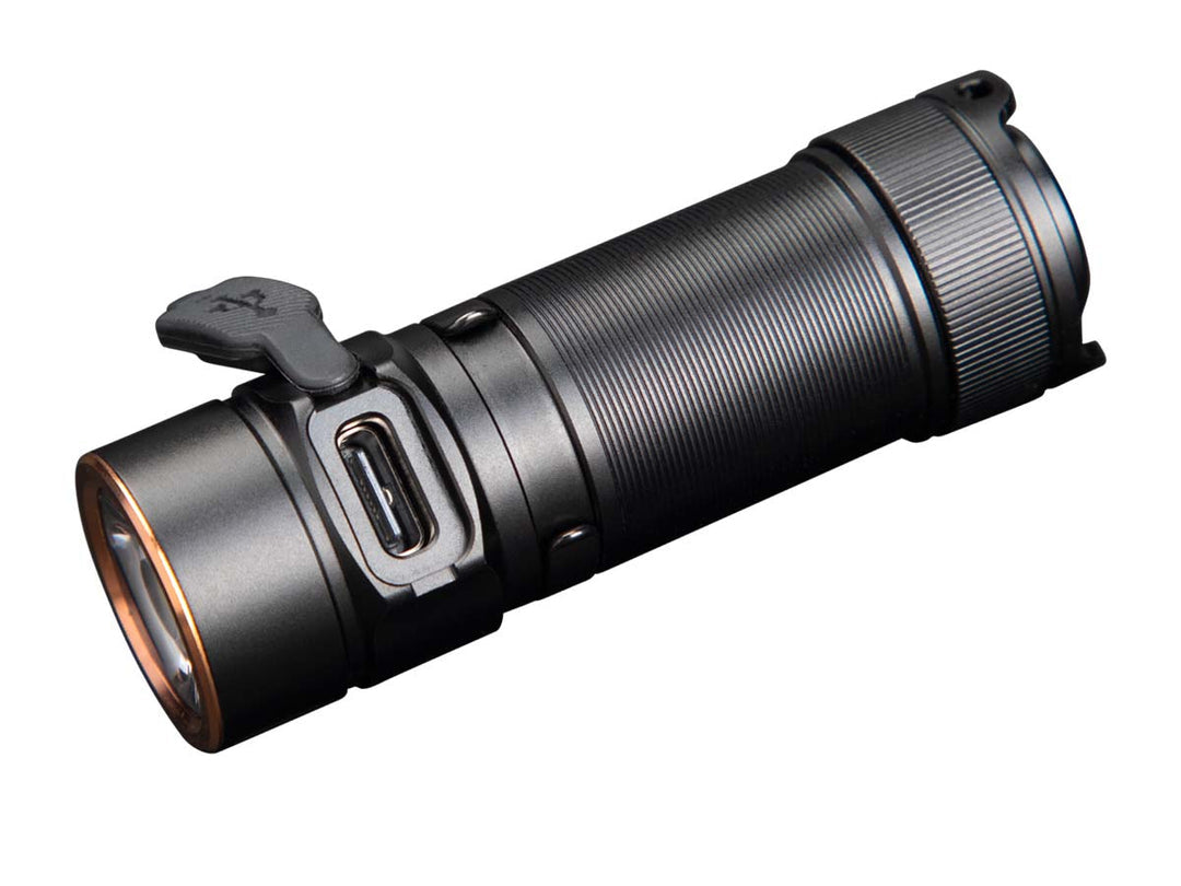 Fenix Taschenlampe E18R V2.0 – 1200 lm, 146 m, IP68, USB-C, 6 Modi – Schwarz