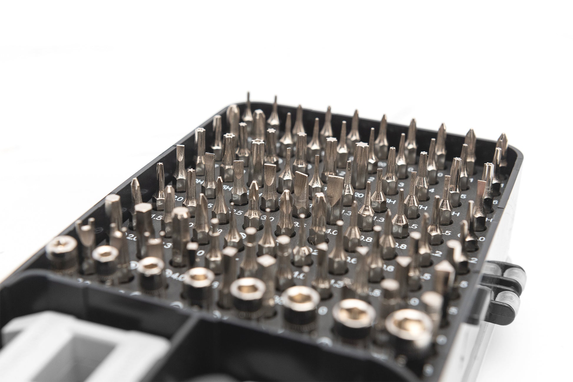 Digitus Elektronik-Reparaturset – Bits: Torx, Phillips – für Laptop, Smartphone & Konsole – 98-teilig