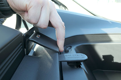 Brodit ProClip Befestigungssockel, Center-Montage – für Renault Trafic (2022–2023) – Schwarz, ABS/Acetal