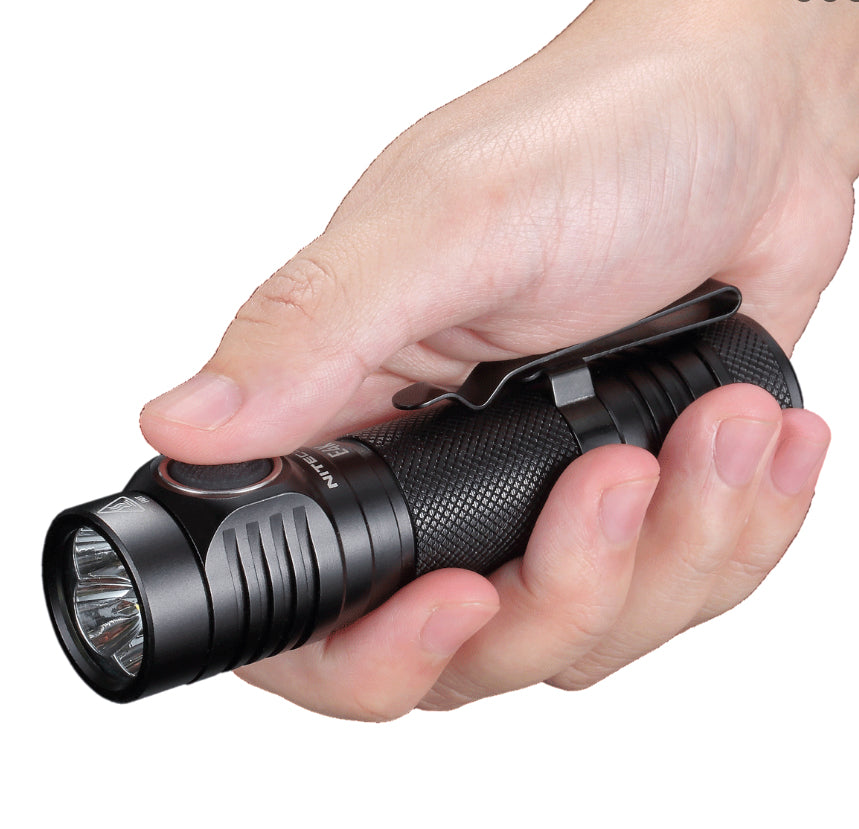 Nitecore Taschenlampe E4K – 4400 lm, 211 m, IP68, USB, Turbo/SOS/Stroboskop – Schwarz