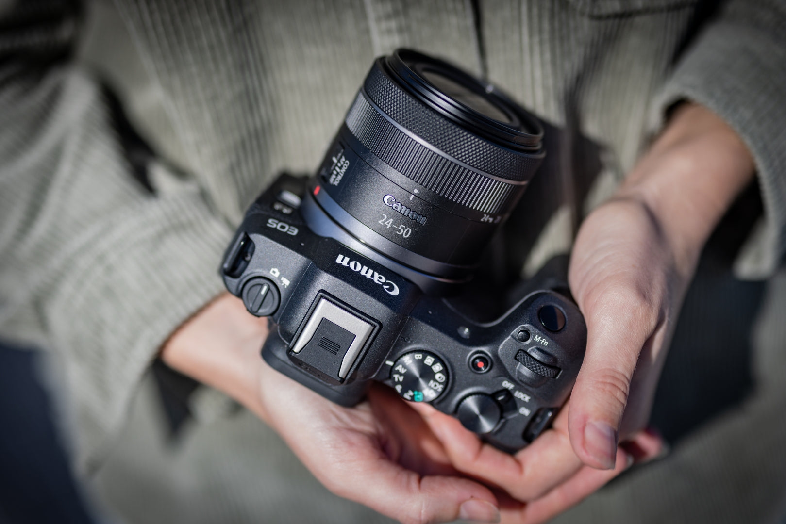 Canon EOS R8 – Systemkamera Kit RF 24–50mm