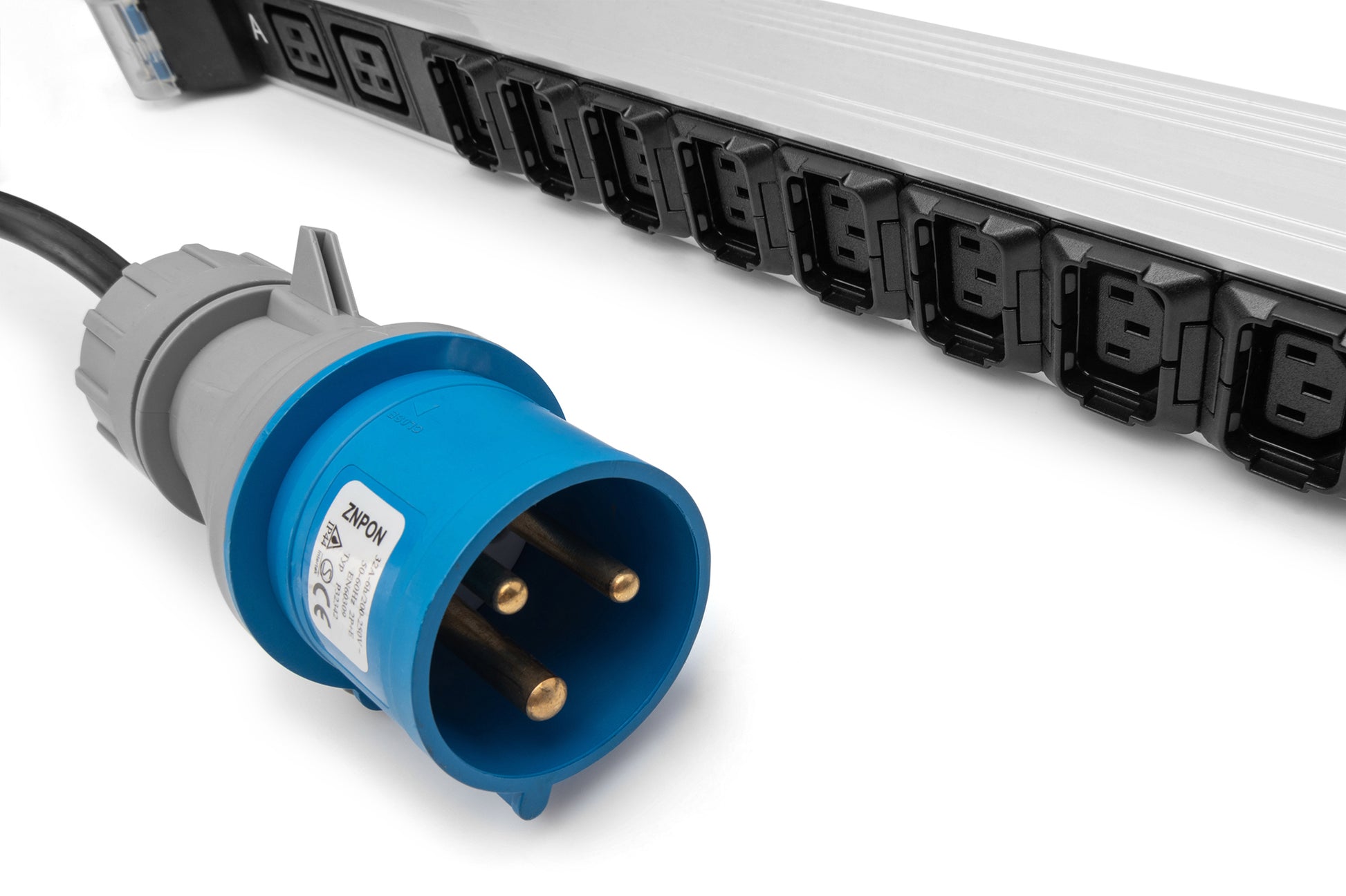 Digitus Rack-PDU – Standard, geschaltet, einphasig, senkrecht 0U, 32 A 230 V, 24×C13 + 4×C19, IEC 60309, 3 m