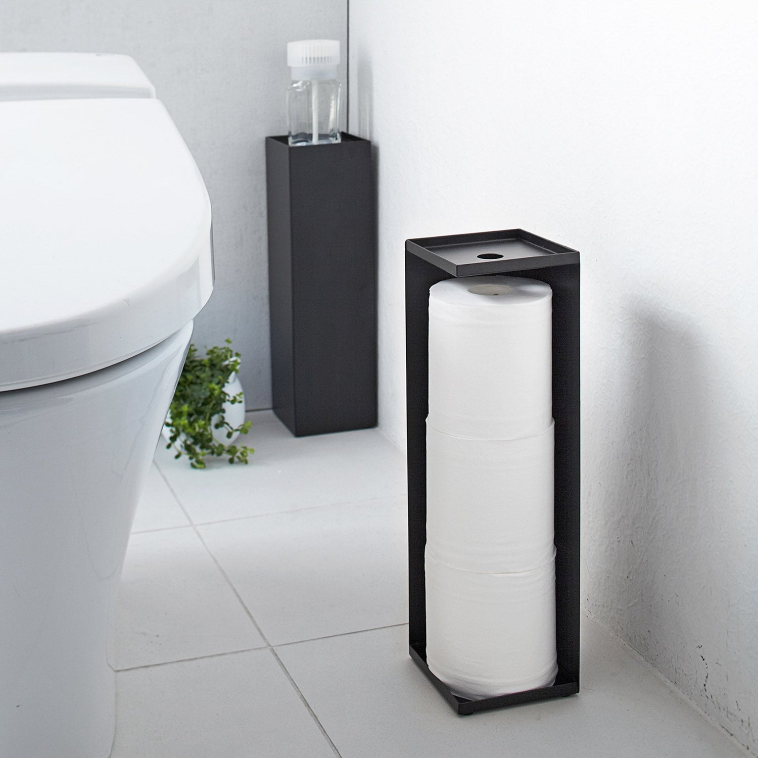 Yamazaki Toilettenpapierständer – Stahl, schwarz, für 3 Rollen, 11,5 × 11,5 × 38,5 cm