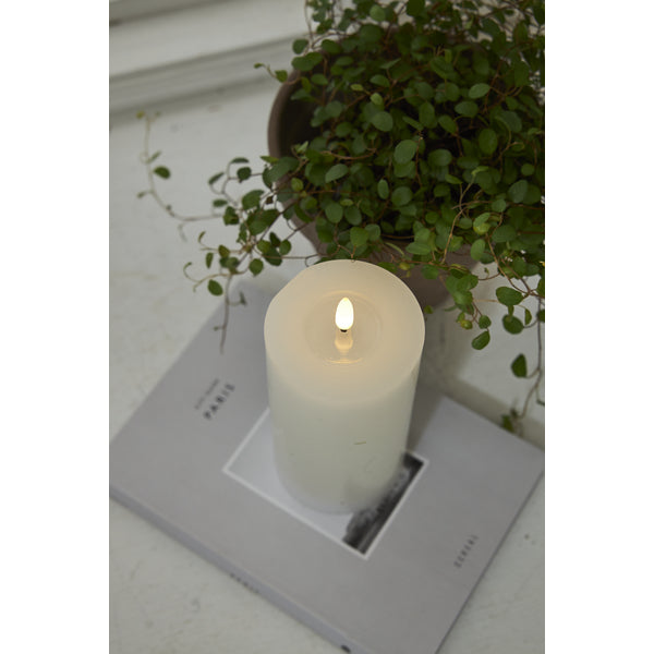 Star Trading LED-Säulenkerze – Ø 7,5 × 17,5 cm – Timerfunktion, Akku (2 × AA), Weiss, 1-teilig