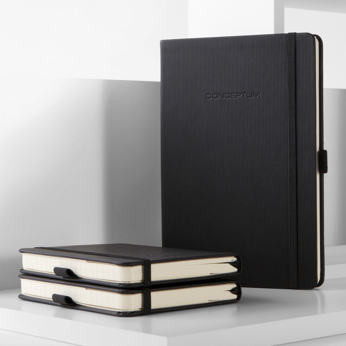 Sigel Notizbuch, 108 × 151 mm, kariert 5 mm, Fadenheftung, 194 Seiten, 80 g/m² – schwarz