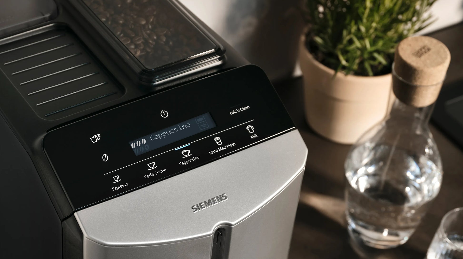 Siemens EQ300 TF303E07 Kaffeevollautomat – 15 bar, 1,4 l, 250 g, Keramik-Mahlwerk, Schwarz