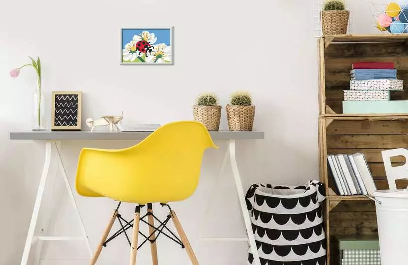 Ravensburger CreArt – Malen-nach-Zahlen-Set – Marienkäfer mit Blumen – ab 7 Jahren