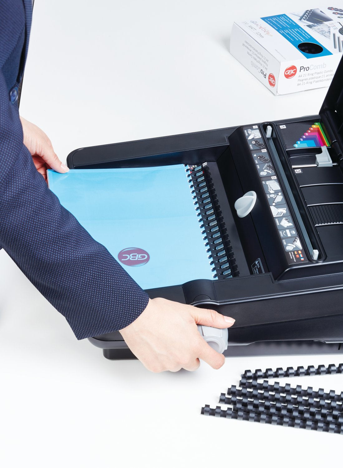 GBC CombBind C340 Stanz- und Bindemaschine – Plastikbindung, für 21-Loch, A3, bis 25 Blatt