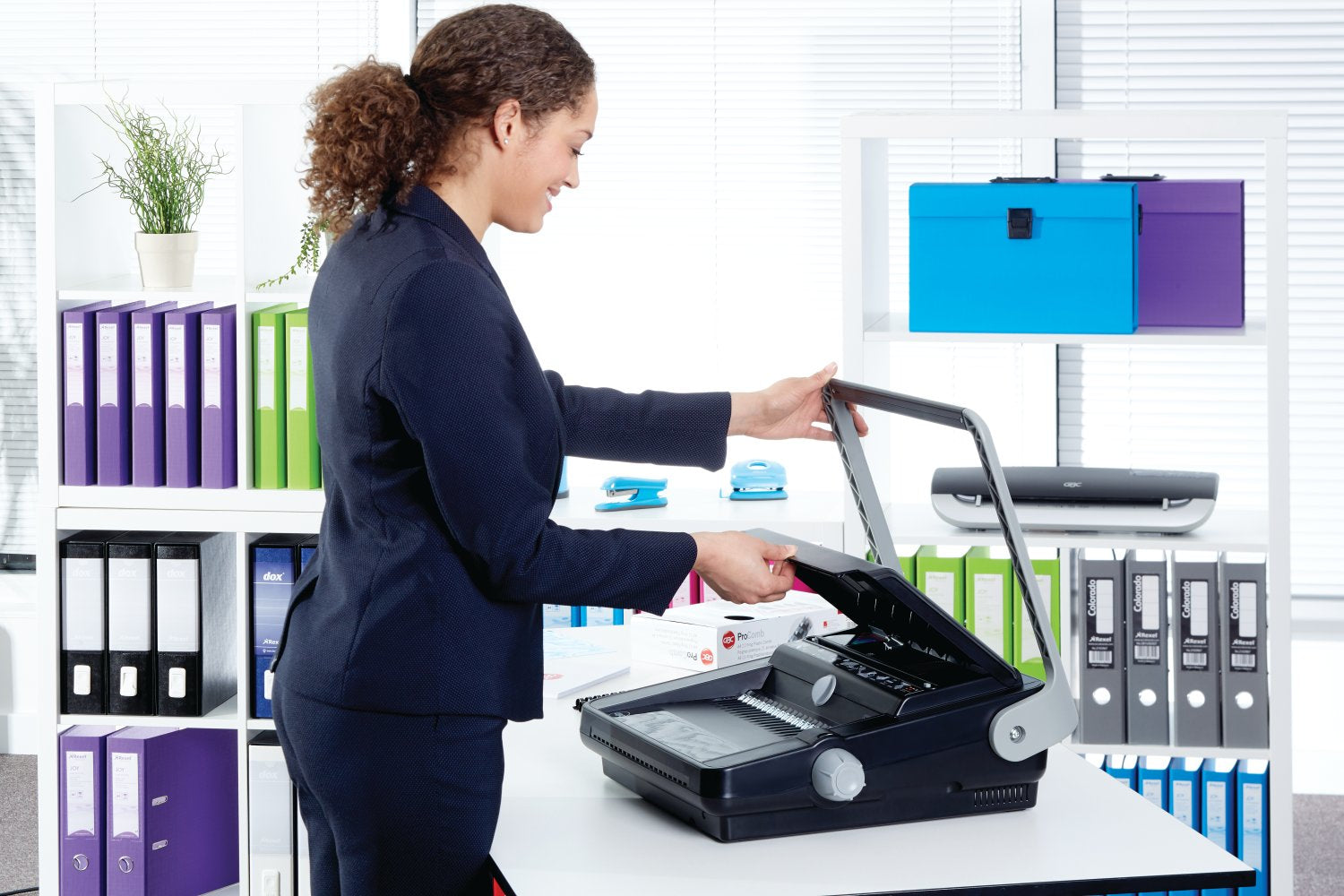 GBC CombBind C340 Stanz- und Bindemaschine – Plastikbindung, für 21-Loch, A3, bis 25 Blatt