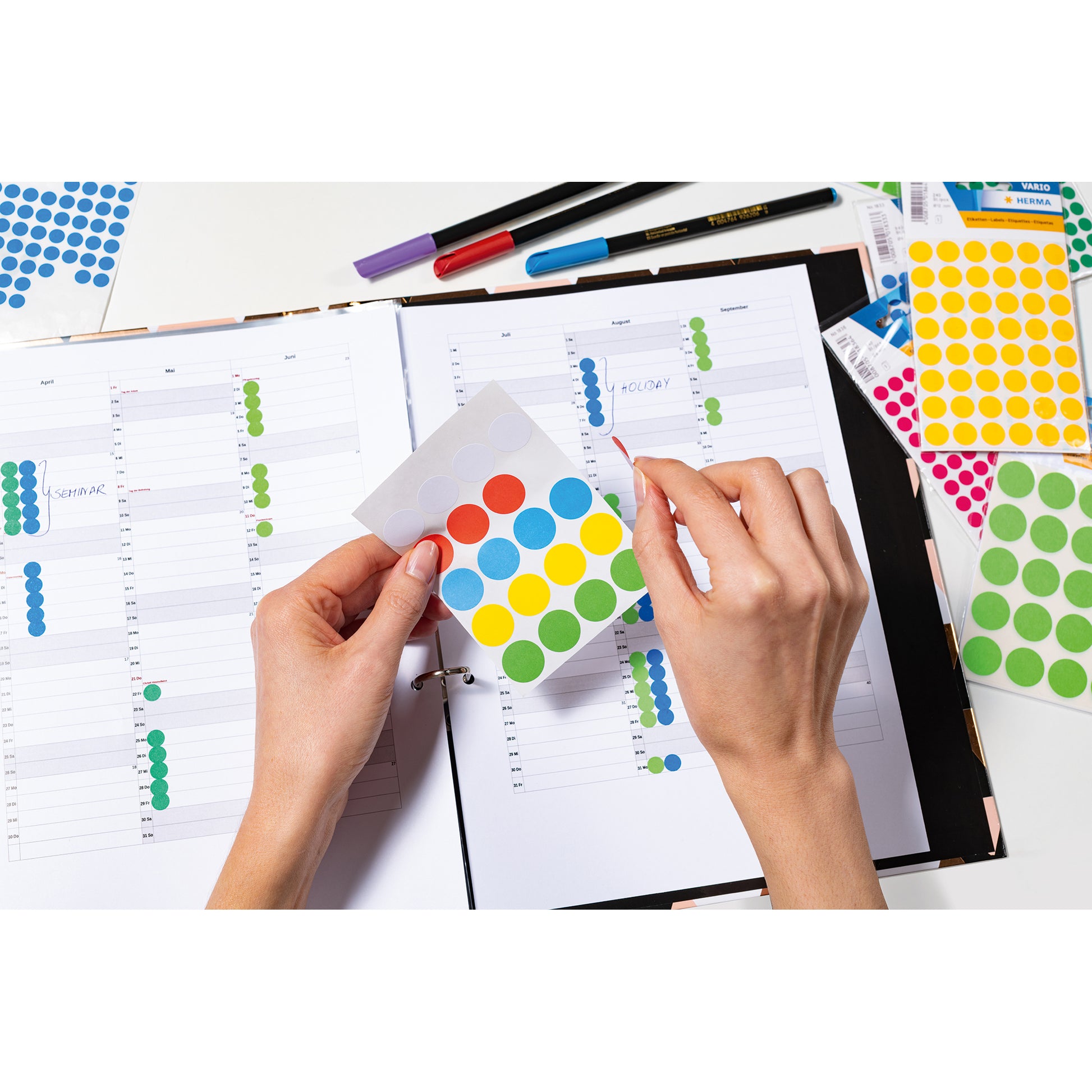 HERMA Vario Schuletiketten – Motiv Farbpunkte – Ø 13 mm, 240 Stk, 5 Bogen, Papier, permanent haftend