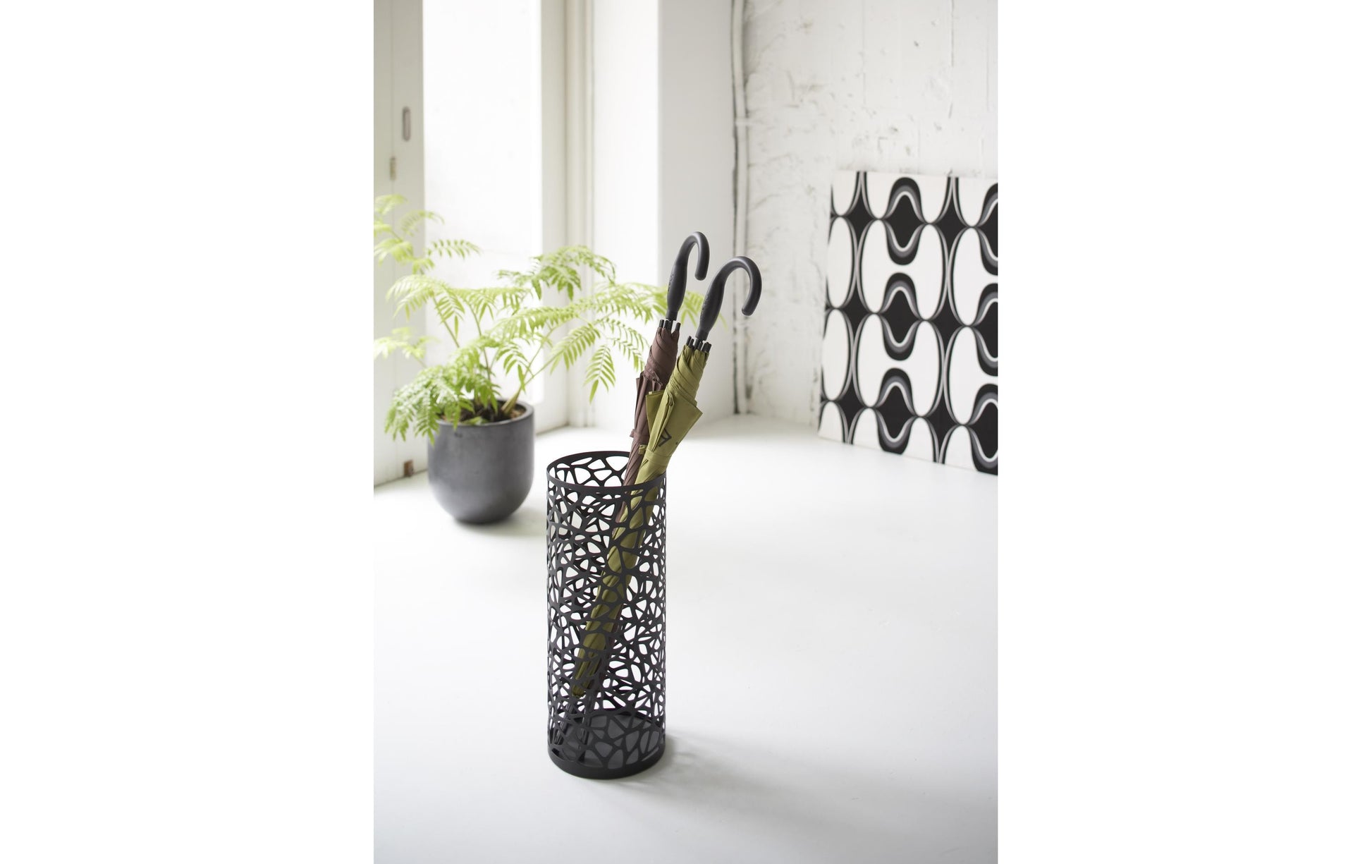 Yamazaki Nest Schirmständer – Metall – Schwarz – Ø 190 × H 465 mm