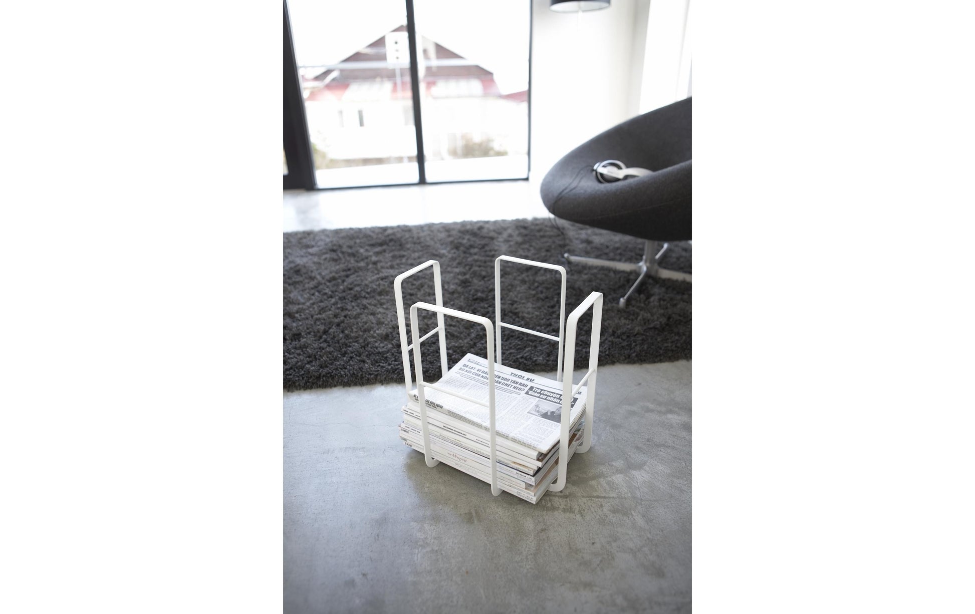 Yamazaki News Rack Tower 6471 Zeitschriftenständer – Metall – Weiss – 350 × 275 × 350 mm