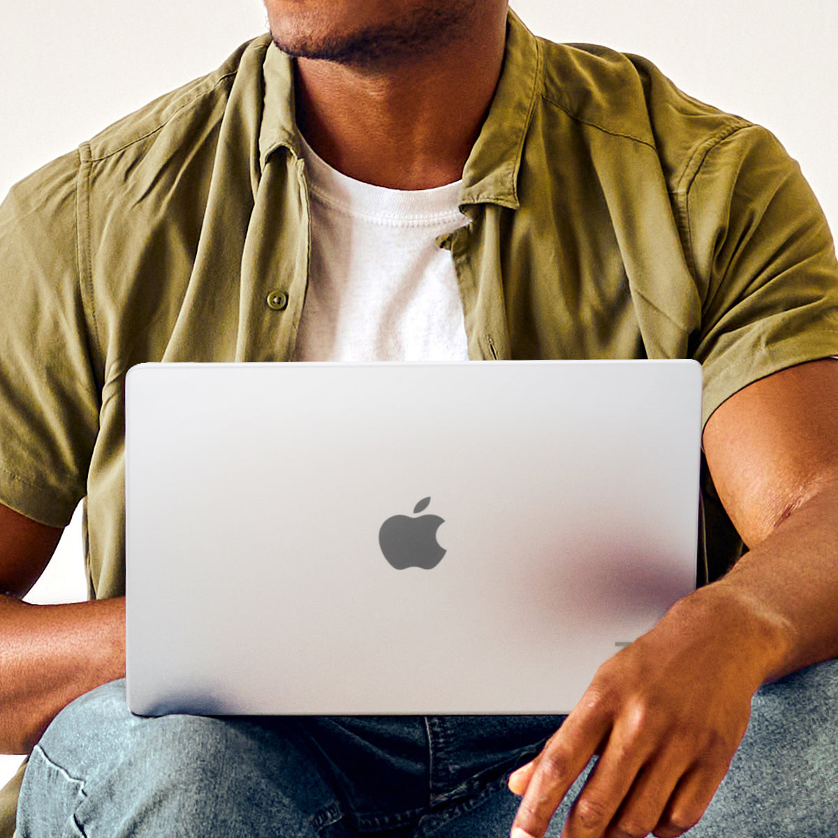 ZAGG Notebook-Schutzhülle für MacBook Pro 16" (M1–M3) – Silber